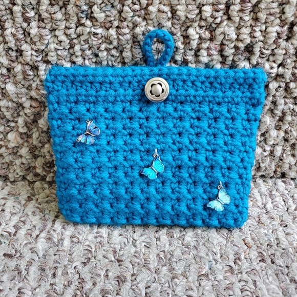 SOLD🛍Bright Blue Butterfly Crocheted Bag - Picture 5 of 10